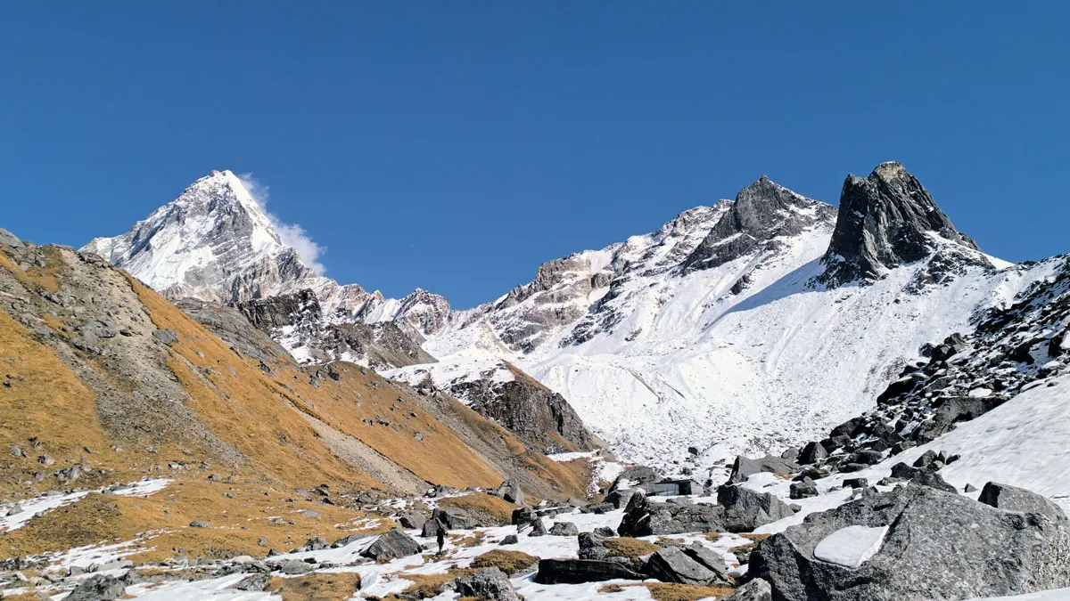 on the way to khayer lake